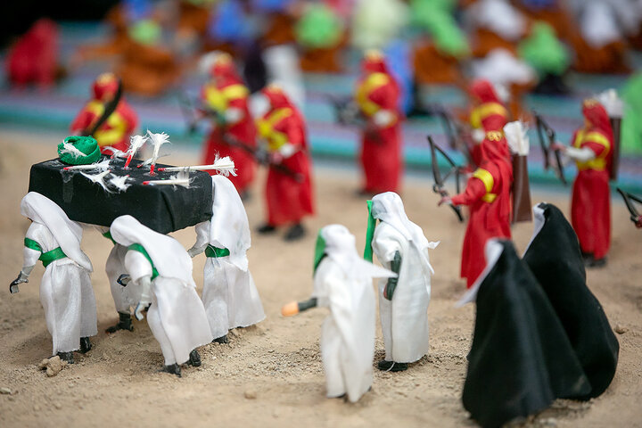 اسباب بازی فروشی در سوق امام حسین (ع) در کربلا