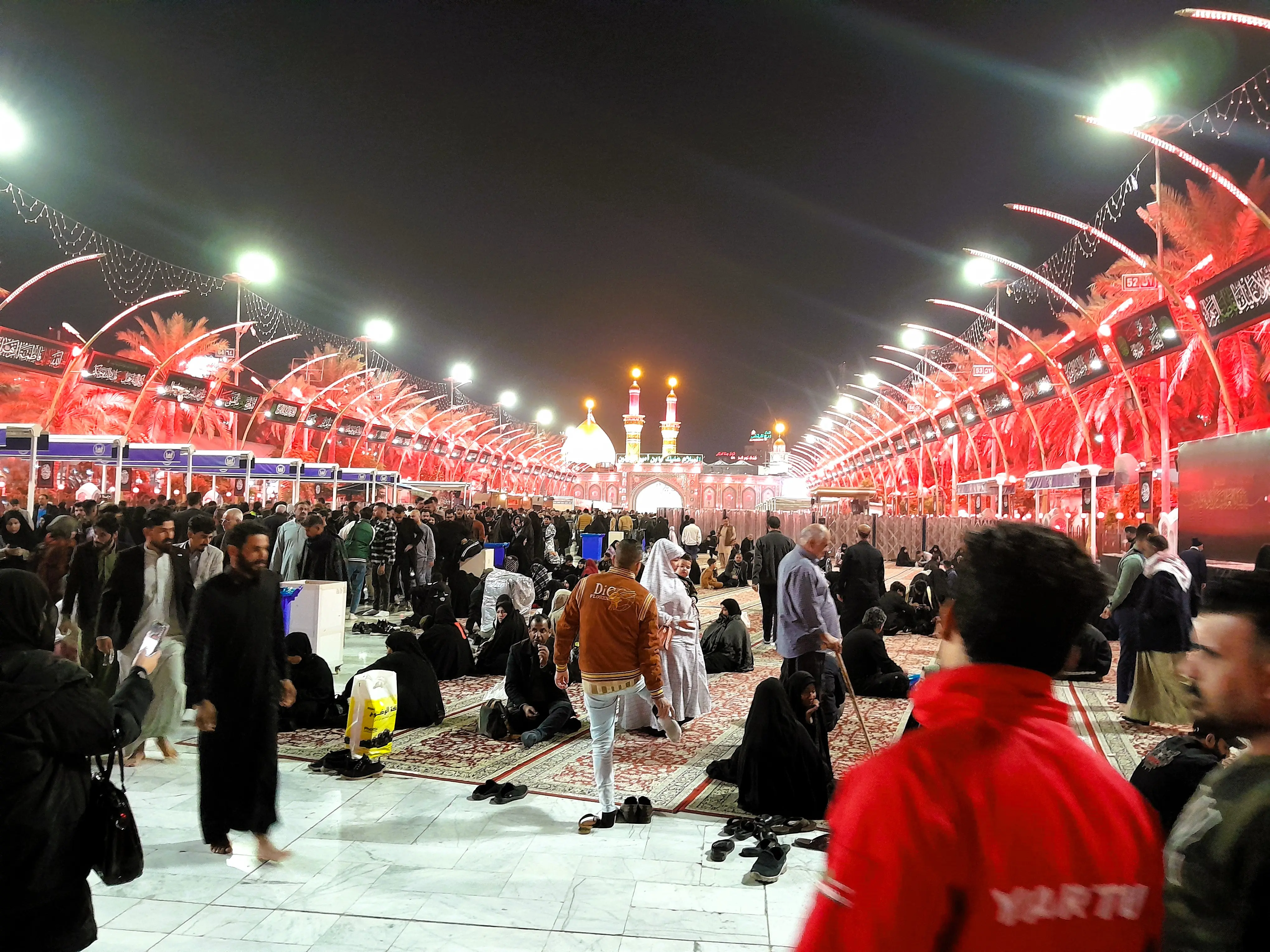 بین الحرمین در شب | گلگشت